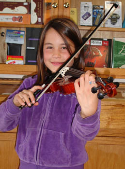 Gingko playing new violin